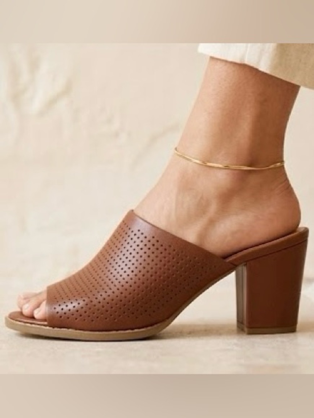 Refresh Ariba Dark Camel Brown Perforated Block Heel Slip On Mules In Size 8.5